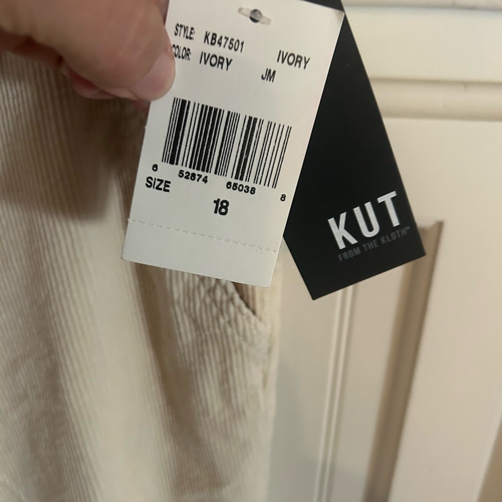 Winter White NWT Kut From The Kloth Cropped (slight flair) Corduroy Pants